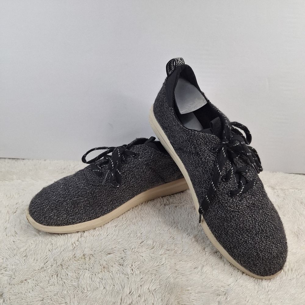TOMS Sneakers
